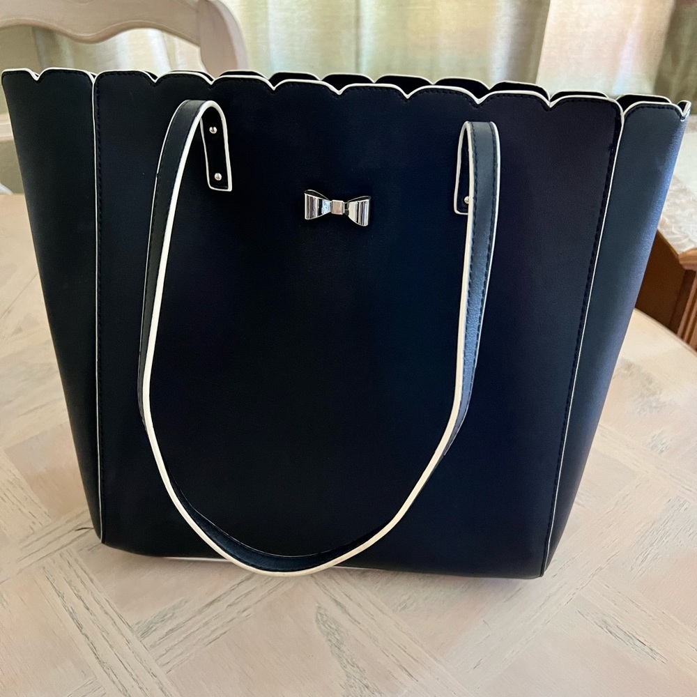 Black tote bag